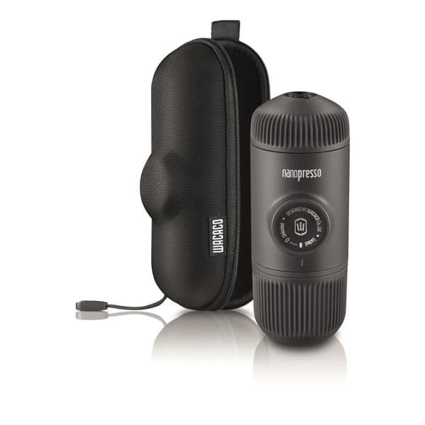 Wacaco Nanopresso svart bärbar kaffemaskin och resväska