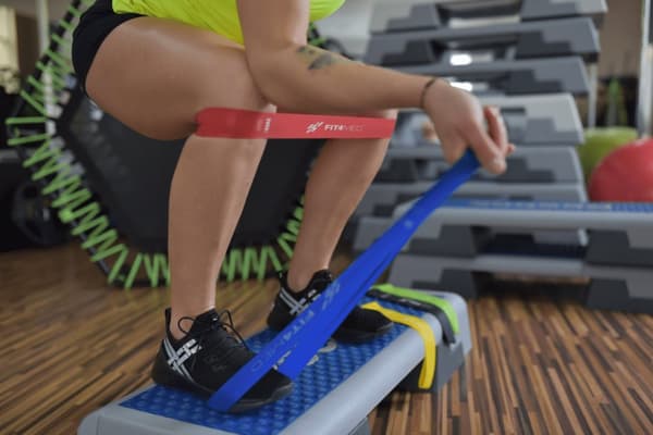 TRÆNINGSGUIDES MINI BAND FITNESS BOKSNING SJIPPETOV