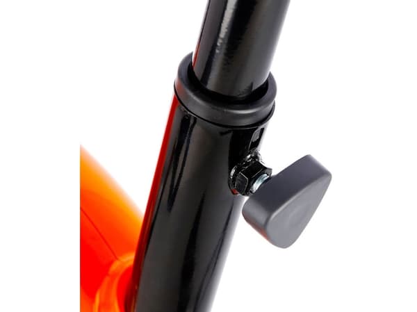 One Fitness RW3011 mekanisk stationär cykel svart och orange