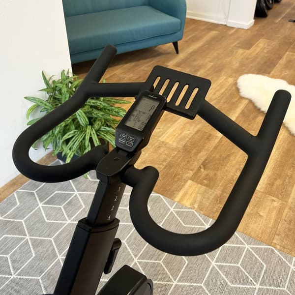 TITAN LIFE Indoor Bike S72