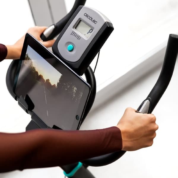 Cecotec Indoor bike with 10-kg flywheel, hand resistance, LCD console, device holder, bottle, and bottle holder.