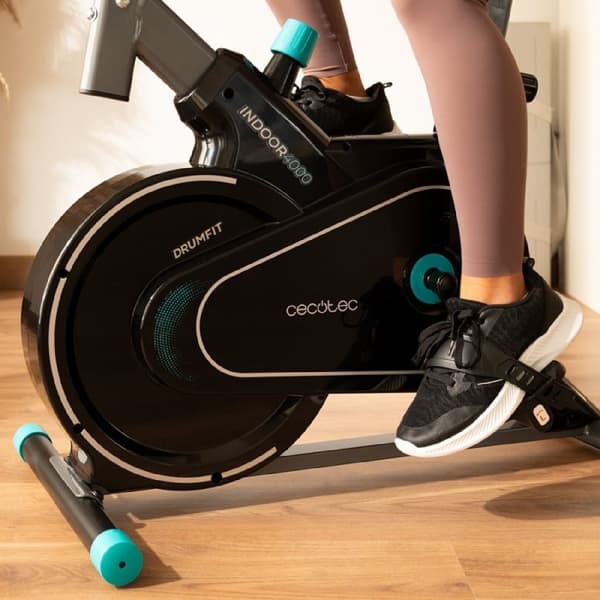 Cecotec Indoor magnetic resistance bike with 4 kg flywheel, APP, 10 levels of manual resistance, transport wheels and tablet holder.