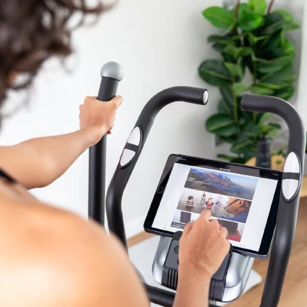 Cecotec Elliptical cross trainer with magnetic resistance and 8 manually adjustable levels. 8 kg flywheel. 38 cm stride. Heart rate monitor. LCD disp