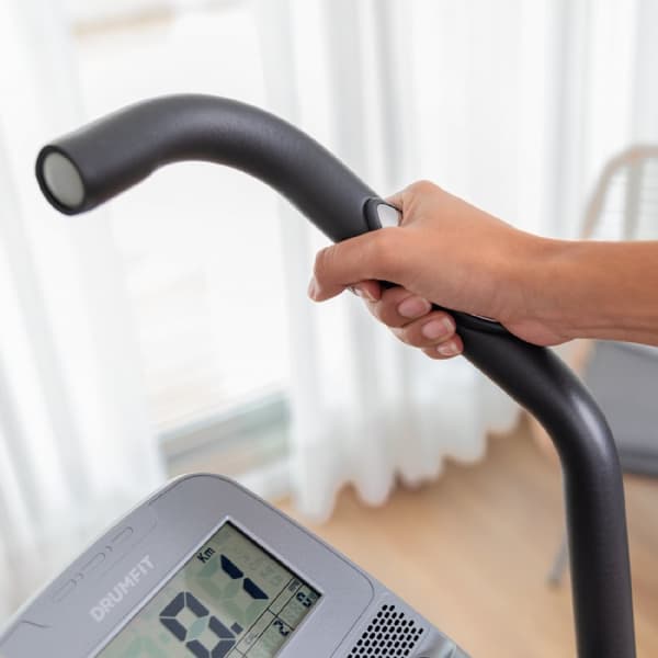 Cecotec Elliptical cross trainer with magnetic resistance and 8 manually adjustable levels. 8 kg flywheel. 38 cm stride. Heart rate monitor. LCD disp