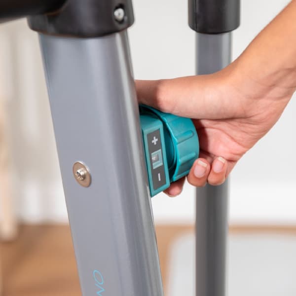 Cecotec Elliptical cross trainer with magnetic resistance and 8 manually adjustable levels. 8 kg flywheel. 38 cm stride. Heart rate monitor. LCD disp