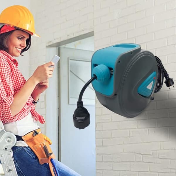 Automatisk kabelrulle 20m - XMTECH - Plastlåda - Snurrande kabel 180°