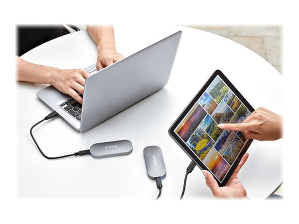 KIOXIA EXCERIA PLUS LXD10S002TG8 - SSD - 2 TB - extern (bärbar) - USB 3.2 Gen 2 (USB-C stikforbindelse)