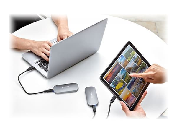 KIOXIA EXCERIA PLUS LXD10S500GG8 - SSD - 500 GB - ekstern (bærbar) - USB 3.2 Gen 2 (USB-C kontakt)