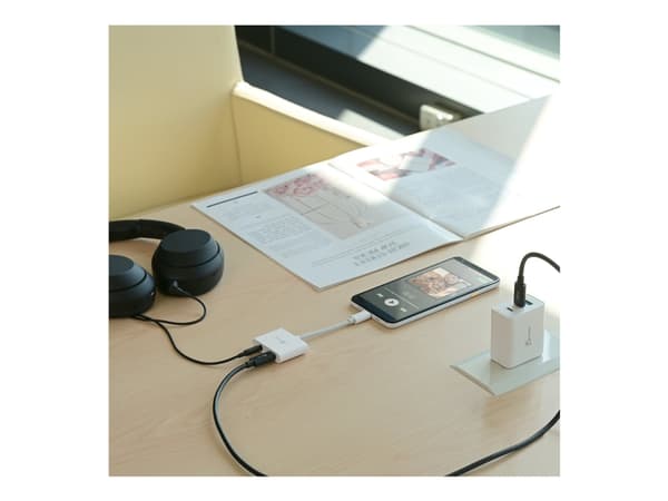j5create JCA122 - USB-C til hodetelefonjakk / ladeadapter - 24 pin USB-C hann til 24 pin USB-C, 3,5 mm telefonjakk hunn - 8.2 cm - hvit - USB Power D