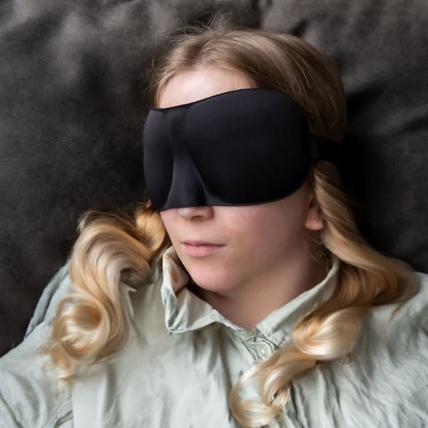 Ögonmask i Svart Ergonomiskt förformad unisex-sömnmask för vilsam sömn Passar bra på näsan och mer utrymme för ögon och ögonfransar