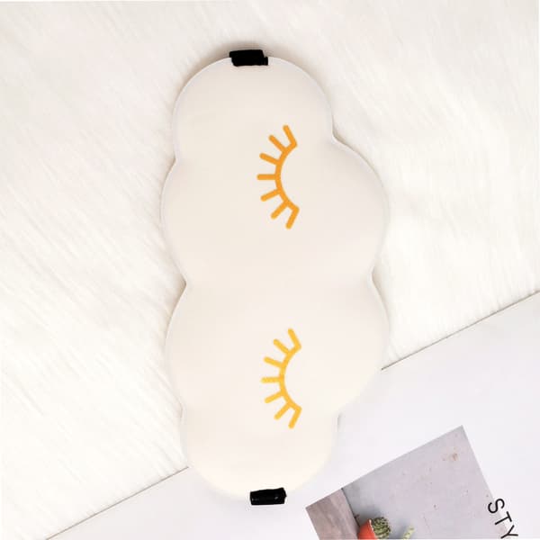 INF 3D Cloud Sleep Mask med guldögonfransar