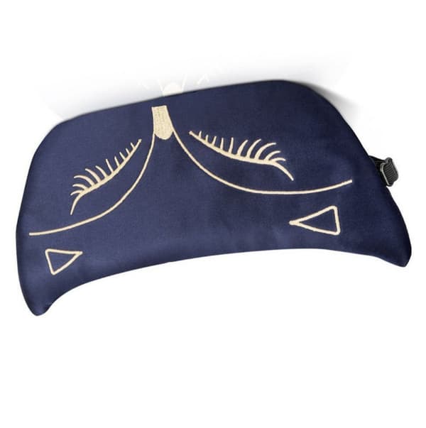 INF Broderad sovmask i siden