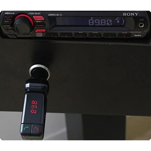 BC06 Multi-Use FM-sändare Bil Bluetooth MP3-spelare 2 USB-portar 3,5 mm port Telefonknapp