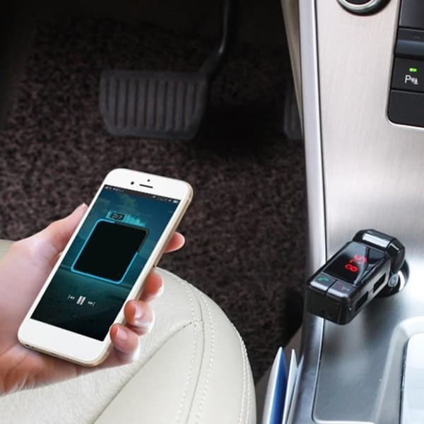Trådlöst bilsats 4 i 1 handsfree FM-sändarmodulator Billaddare Musikspelare