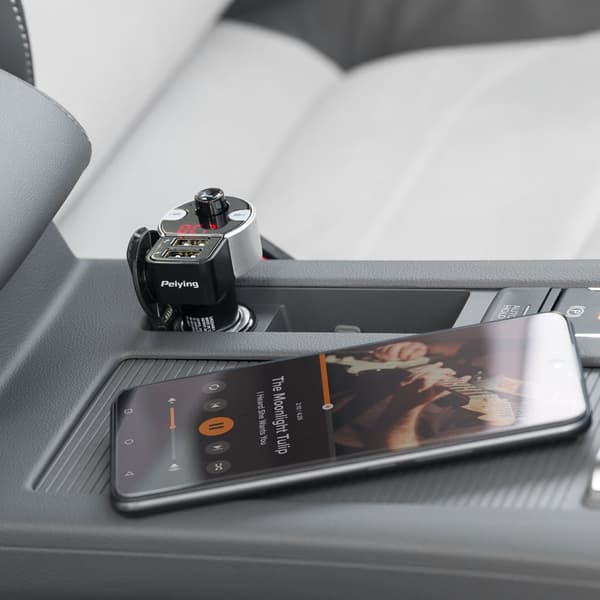 Autolähetin Bluetooth-toiminnolla (2 USB-porttia)