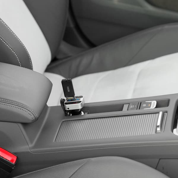 Bilsender med bluetooth-funktion (2x USB)