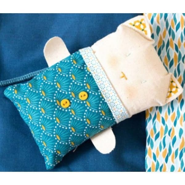 Kupong av tyg bomull Crafty cotton - Geometriska flammor - Vit bakgrund - 45 x 55 cm