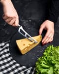 Miniatyrbillede 3 af 4: Samura BAMBOO 5-Tommer Utility Kniv - Premium Japansk Stål Køkkenkniv til Præcis Madlavning og Madforberedelse