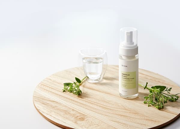 iUNIK Centella Bubble Cleansing Foam 150 ml - Irritationslindrande rengöringsskum för ansiktet