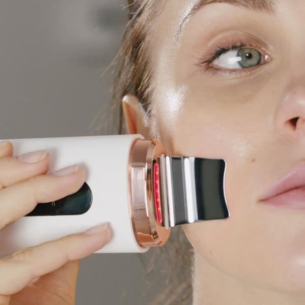 Multifunktionell ansiktspeeling-scrubber B-Scrub PRO