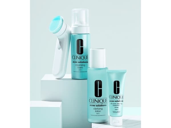 Clinique AntiBlemish Clarifying Lotion - antibakteriell væske som eksfolierer og reduserer overflødig talg 200ml