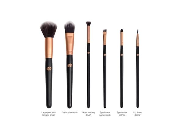 RIO Beauty Essential Cosmetic Brush Collection A set of make-up brushes