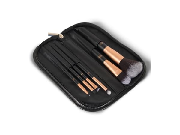 RIO Beauty Essential Cosmetic Brush Collection A set of make-up brushes