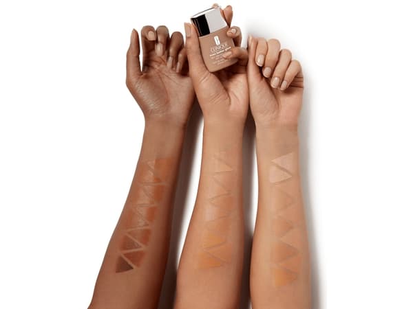 Clinique Even Better Glow Light Reflecting Makeup SPF15 - 30 ml #WN 12 Meringue