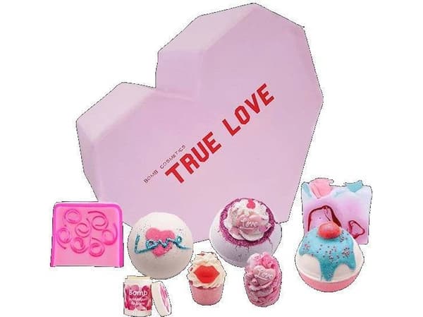 BOMB COSMETICS_True Love Gift Box cosmetics set Sparkling Ball 3pcs + Glycerin Soap 2pcs + Butter Cupcake 2pcs + Lip Balm