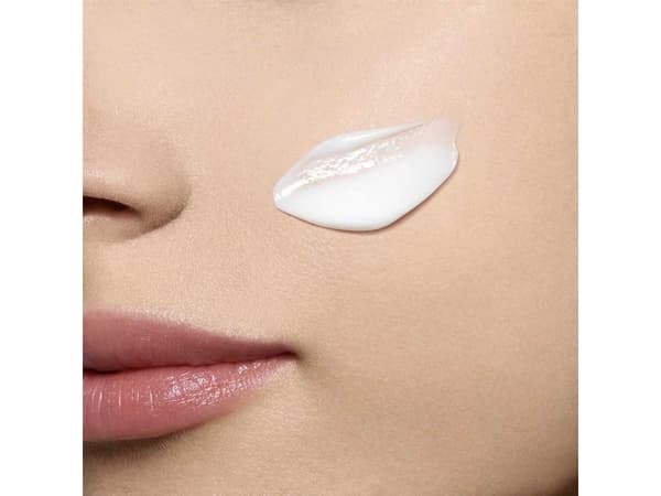 CLARINS HYDRA ESSENTIEL MOISTURIZES AND QUENCHES SILKY CREAM NORMAL TO DRY SKIN 15ML