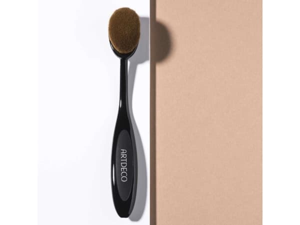 Artdeco Medium Oval Brush Premium Quality