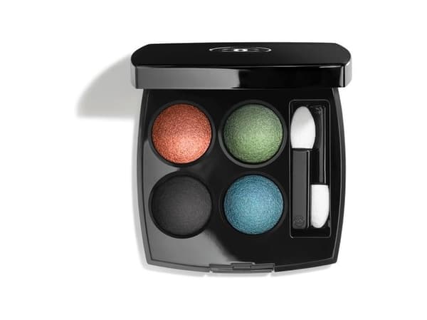 CHANEL Les 4 Ombres, Metallisk, Rökig, Utjämnande, Tissé Cambon, 4 färger, Matt, Metallisk, Satin, Skimmer, Puder, Kvinna