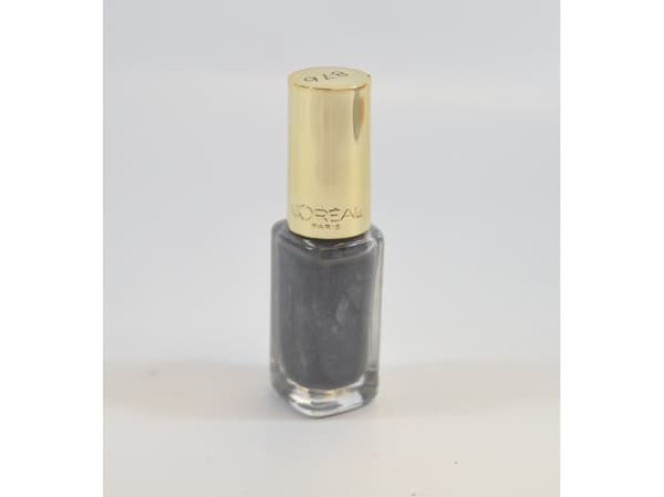 L’Oreal Paris L'Oreal Paris, Color Riche Le Vernis, Nail Polish, 876, Smoking Absolu, 5 ml For Women