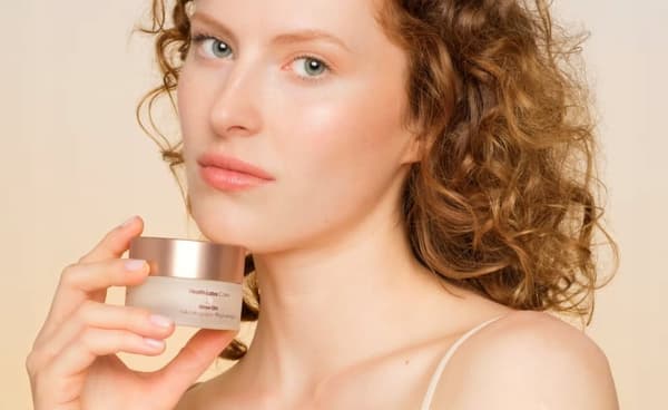 Health Labs Glow ON lyftande och utjämnande ansiktsmask 50 ml