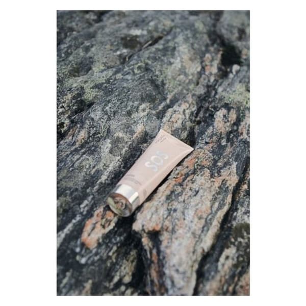 Fugtgivende Ansigtsmaske Mádara SOS Lysreflekterende (60 ml)