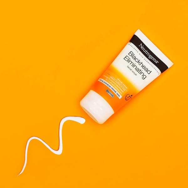 Neutrogena Blackhead Eliminating Face Scrub 150ml