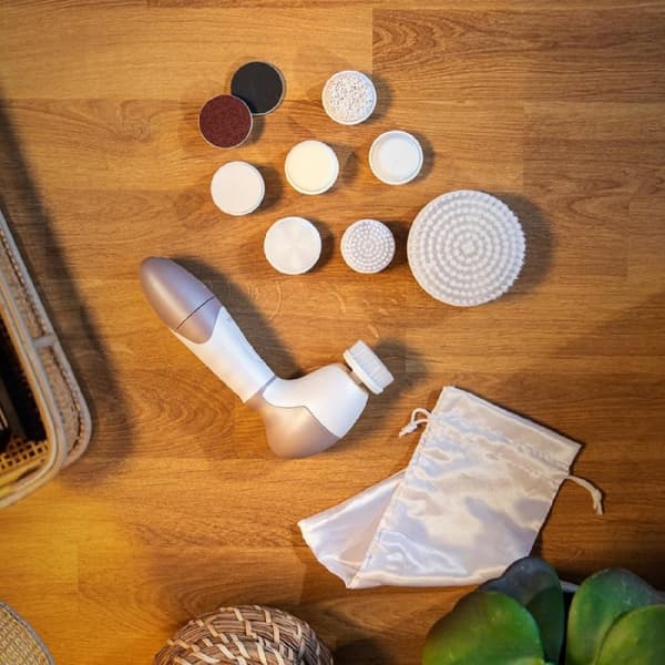 Cecotec Facial brush with 9 brush heads for face, body and feet with 360° swivel, ergonomic design and travel pouch.