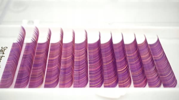 Färgade ögonfransar 8-13mm böjda D, 12 remsor ROSA MIX