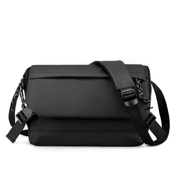 INF Funktionel Crossbody-taske med rummeligt design Sort