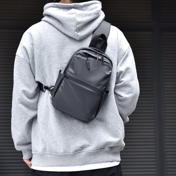 INF Stilfuld og rummelig crossbody-taske