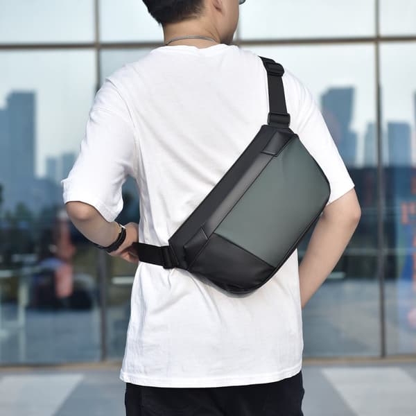 INF Brysttaske - Stilfuld og praktisk crossbody-taske til mænd