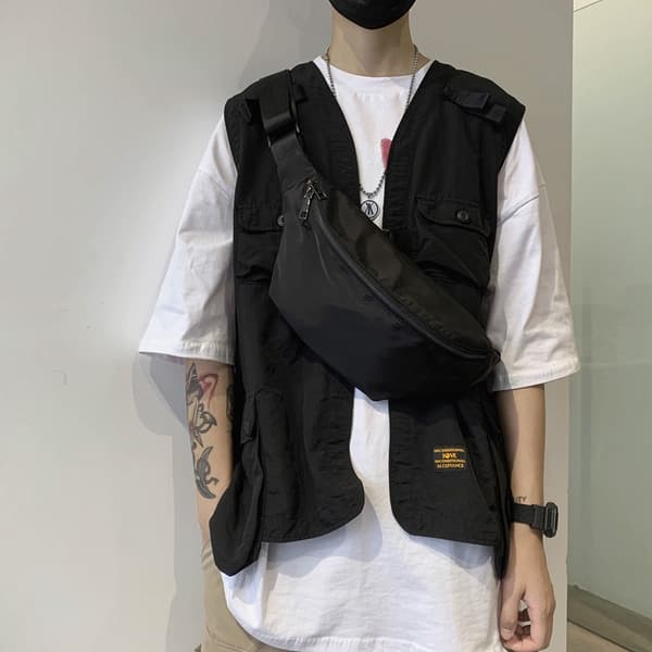 INF Svart midjeväska i nylon - Snygg och rymlig