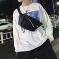 Miniatyrbillede 3 af 4: INF Sort brysttaske - Stilfuld og funktionel crossbody-taske