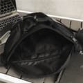 Miniatyrbillede 2 af 4: INF Sort brysttaske - Stilfuld og funktionel crossbody-taske