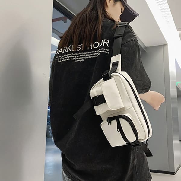 INF Hvit mageveske - Stilig og praktisk crossbody-veske