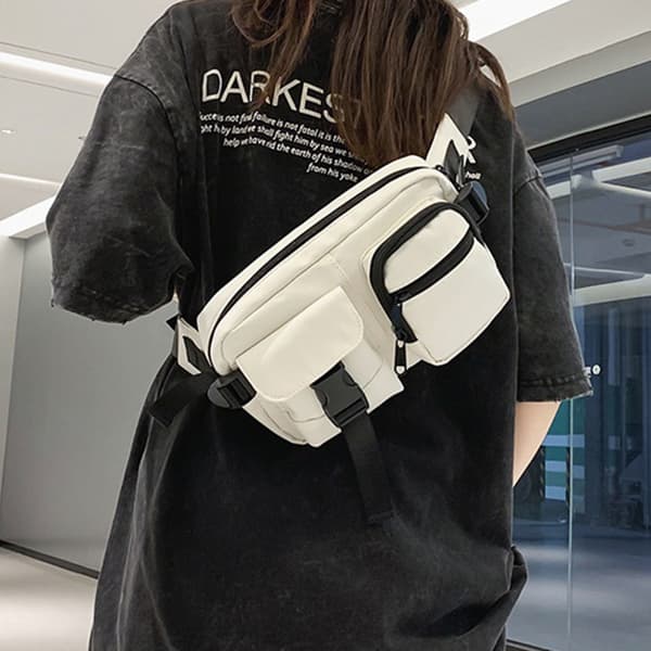 INF Hvit mageveske - Stilig og praktisk crossbody-veske
