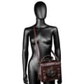 Miniatyrbild 1 av 5: INF Brun kuddväska - Elegant och edgy crossbody-väska