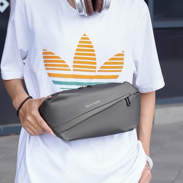 INF Elegant Grå Brystveske - Kompakt og Allsidig Crossbody Sling Grå