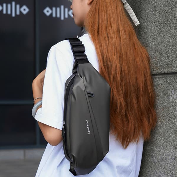INF Elegant grå brysttaske - kompakt og alsidig crossbody-sling Sort