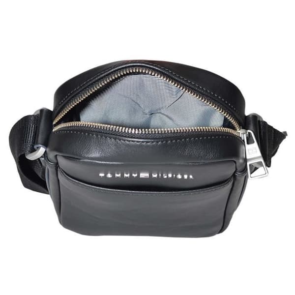 Axelväska - Tommy Hilfiger - amoam01941 - Svart - Syntet - 21x17x6 cm